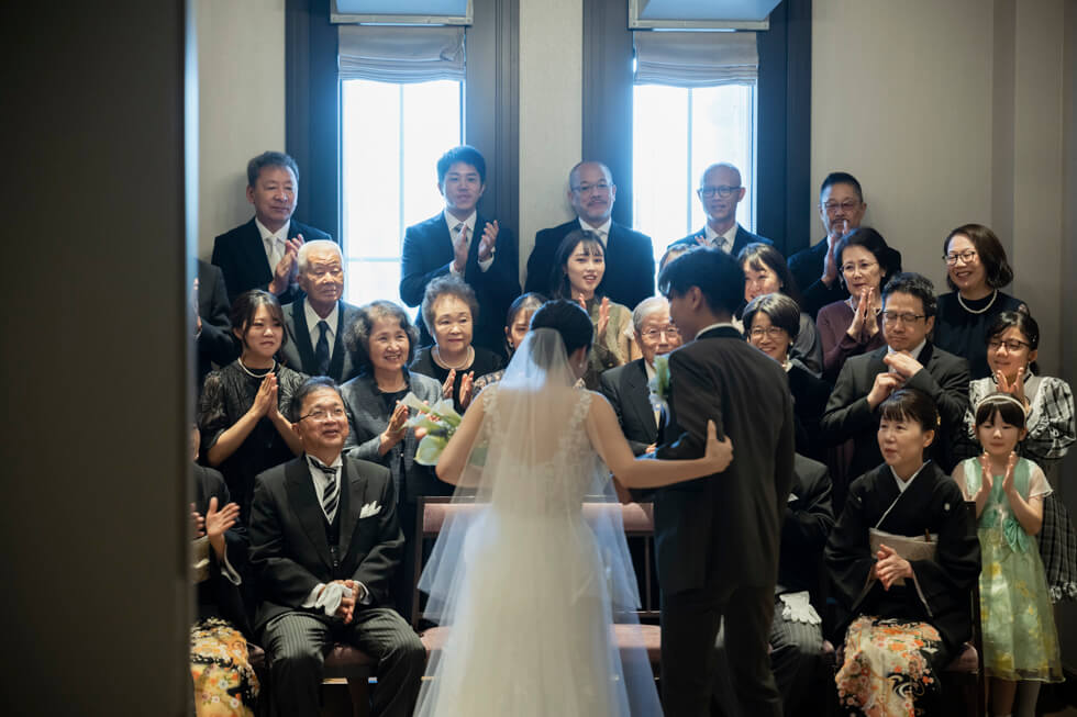 ゲストと創り上げる、温かな誓いと笑顔弾けるパーティー